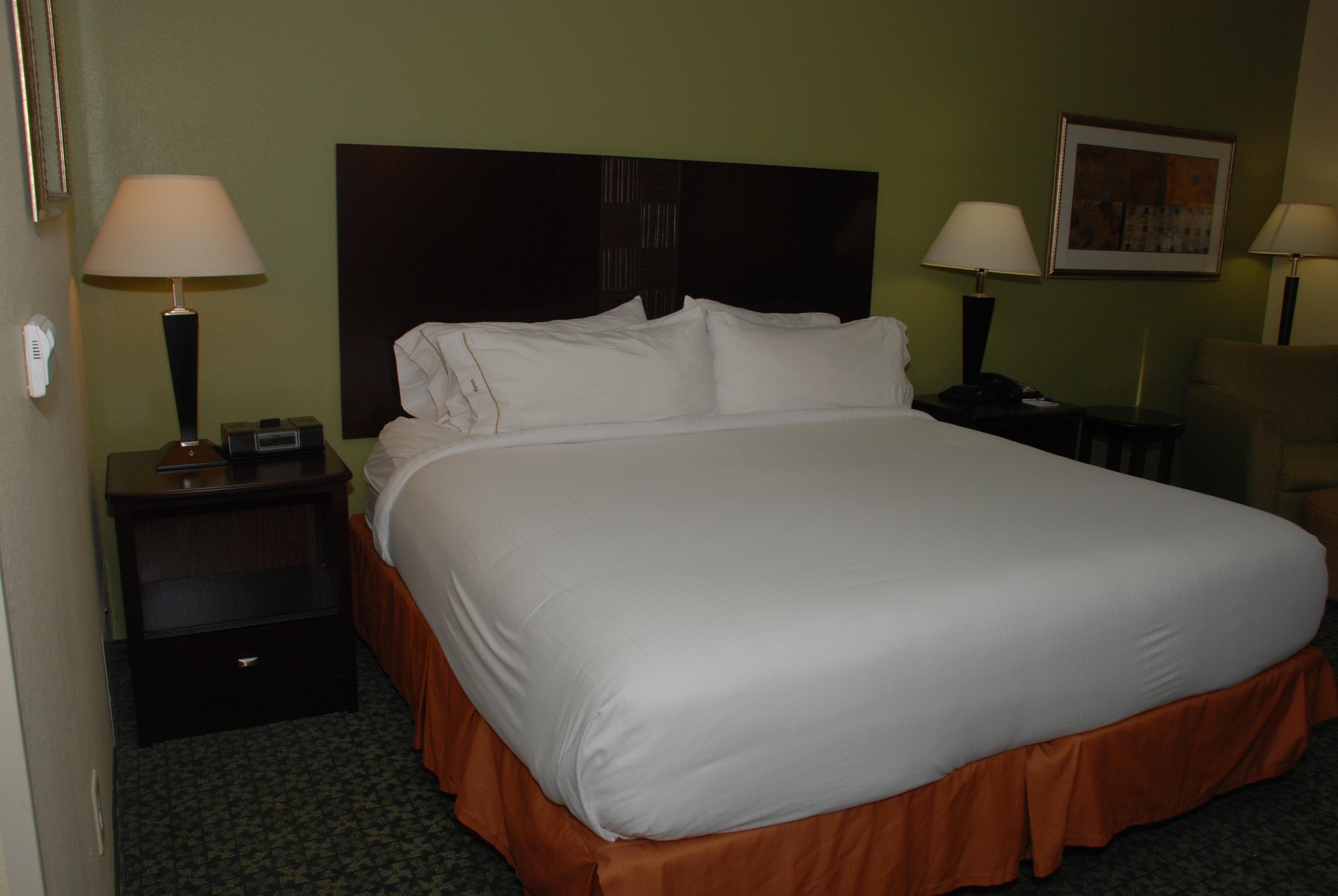Holiday Inn Express & Suites Covington By Ihg Exterior photo